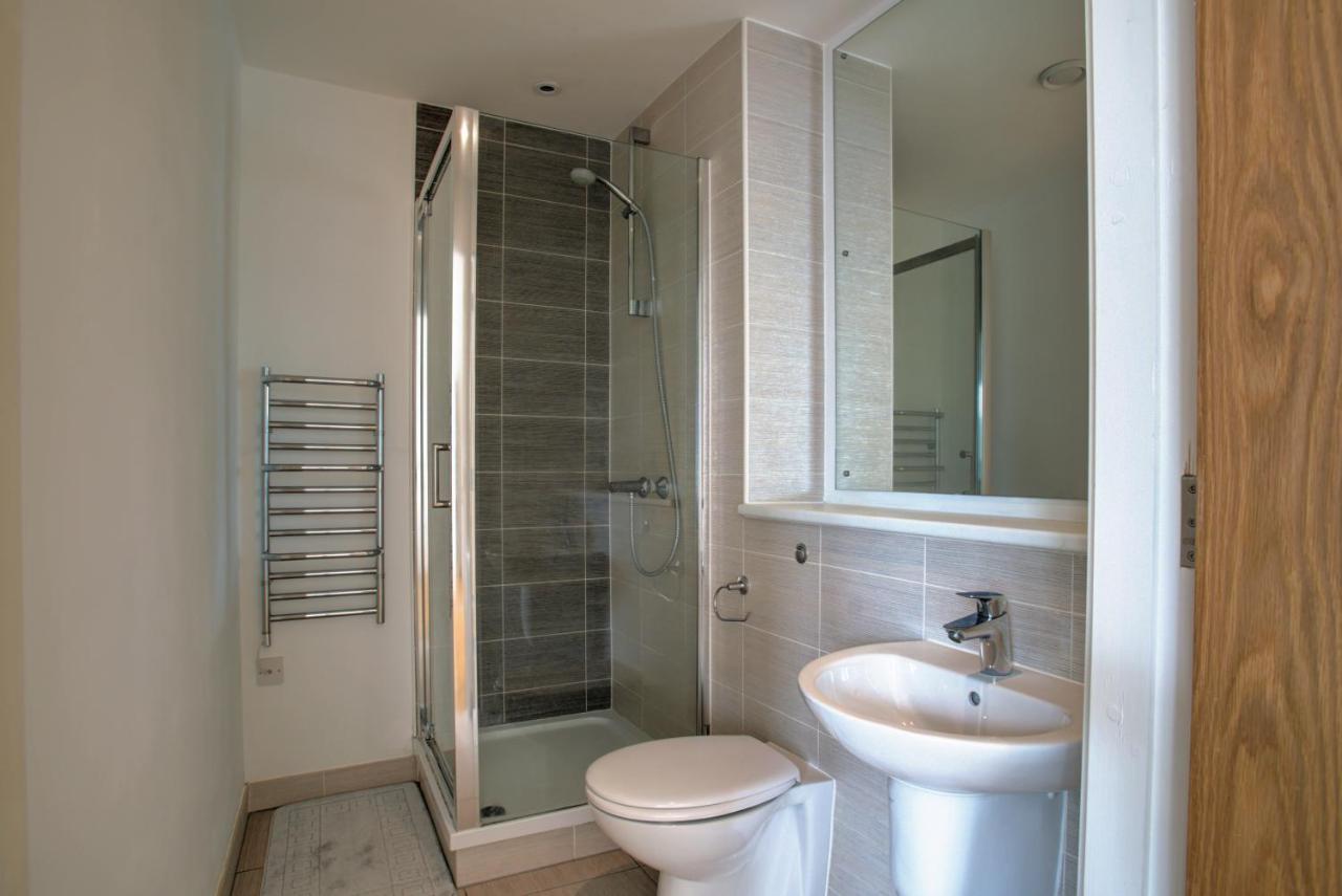 Lovely 2-Bed Apartment In Manchester With Parking Bagian luar foto