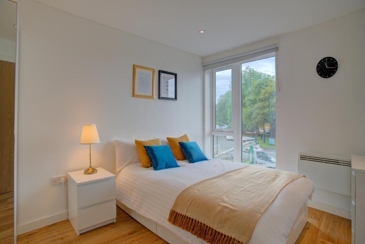 Lovely 2-Bed Apartment In Manchester With Parking Bagian luar foto